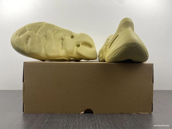 Adidas RNNR GV6775 Sulfur Yeezy Foam 0822